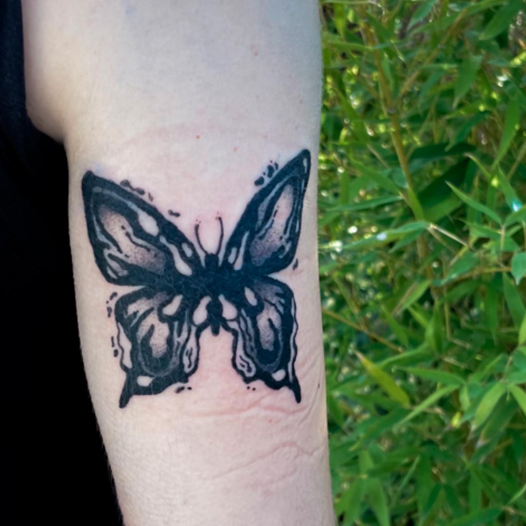 Tattoo-mariposa-blackwork-tatuajes-alpedrete-madrid