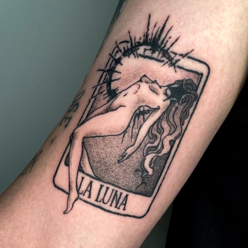 carlota-tatuadora-blackwork