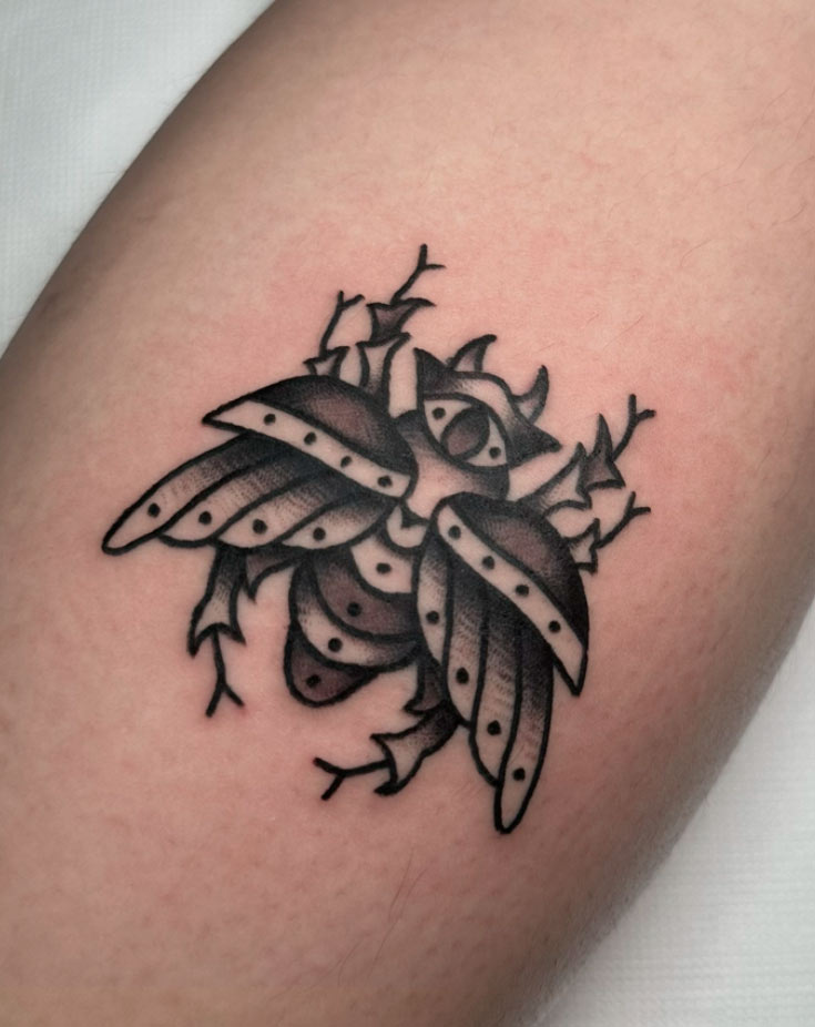 escarabajo-tattoo-black-and-grey-alpedrete