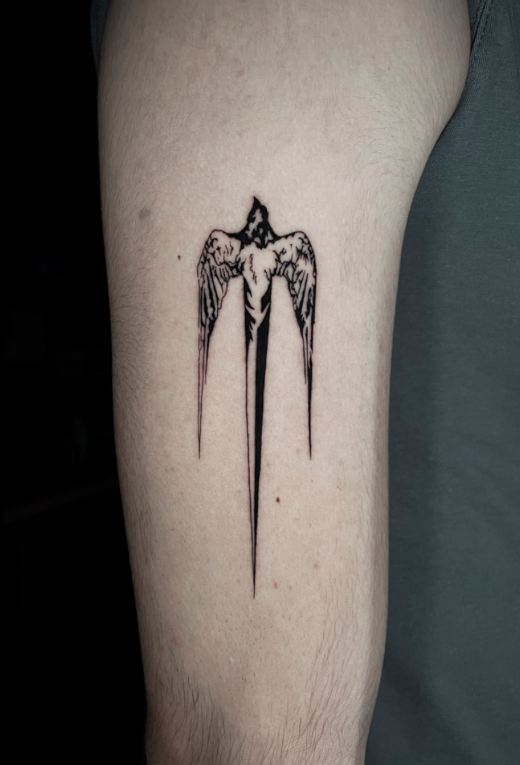 tattoo-golondrina-blackwork-alpedrete