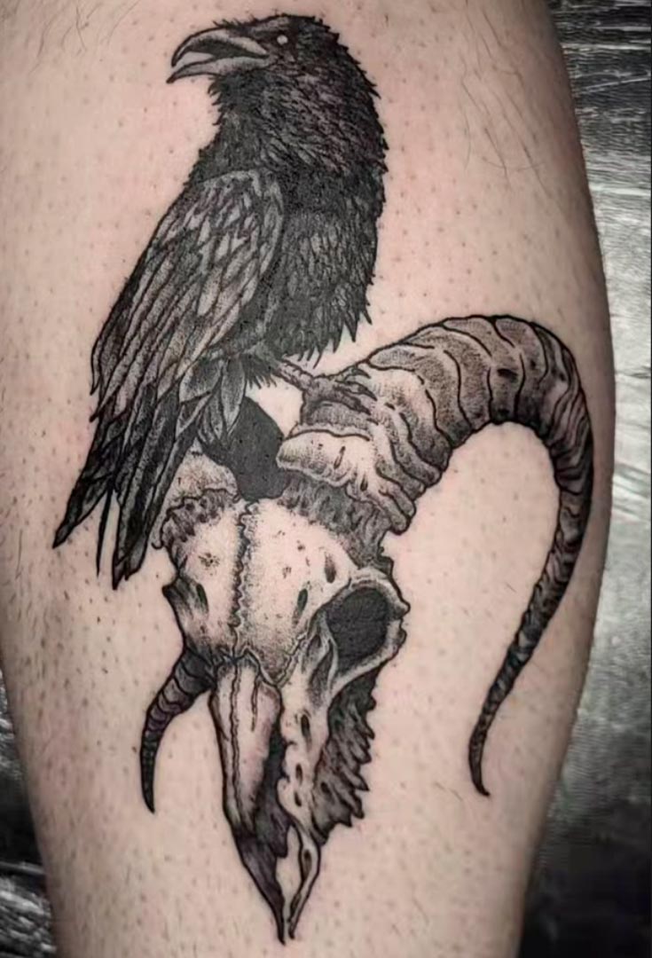 tatuaje-cuervo-blackwork-madrid